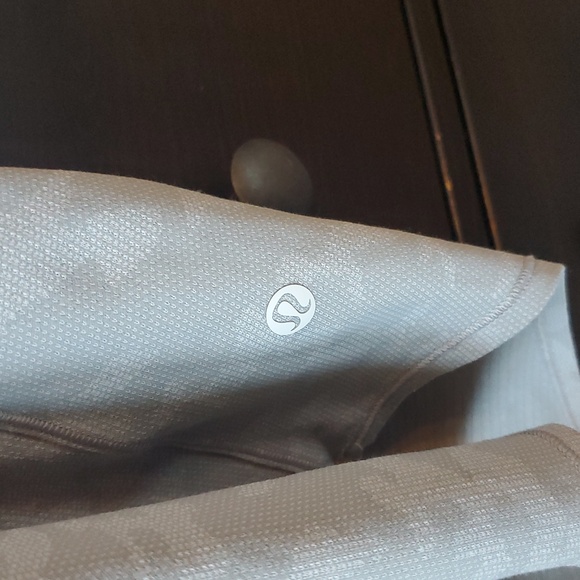 Lululemon Essential Tank - Picture 2 of 7